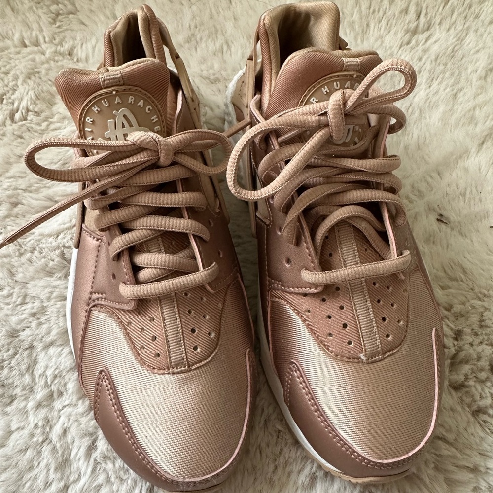 Nike Huaraches Rose Gold color